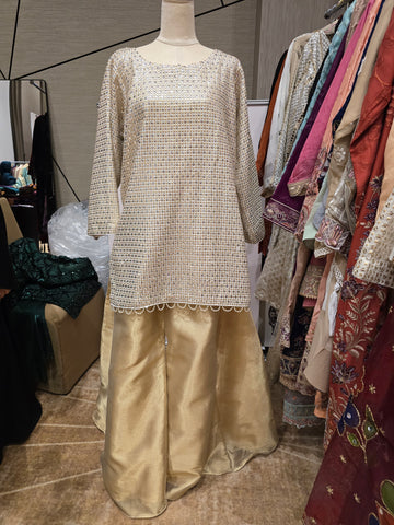 Soft shimmer, timeless charm