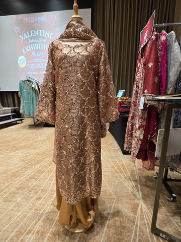 Soft shimmer, timeless charm